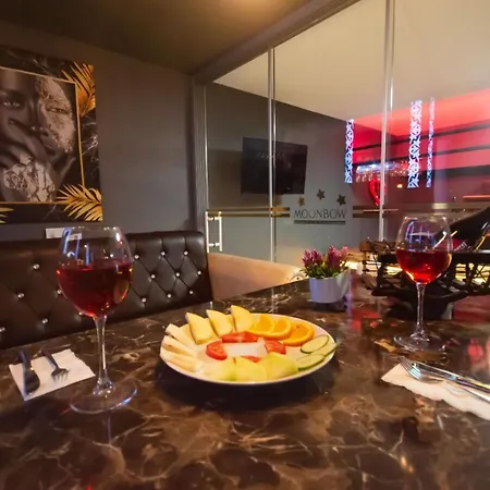 Moonbow Hotell 3*