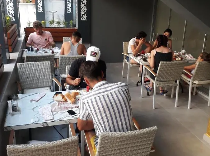 ホテル Moonbow アランヤ