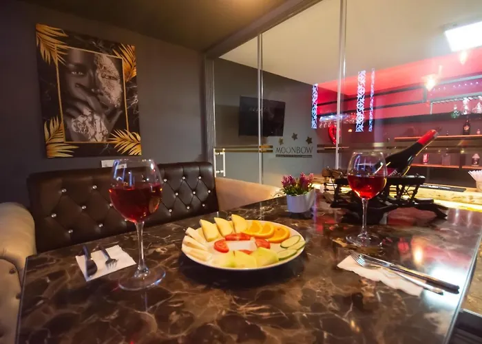 Moonbow ホテル 3*